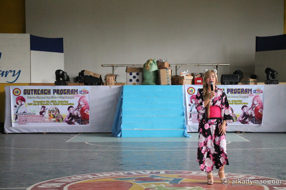 cosplayer-bring-early-christmas-to-mangyan-children-of-mindoro_0055