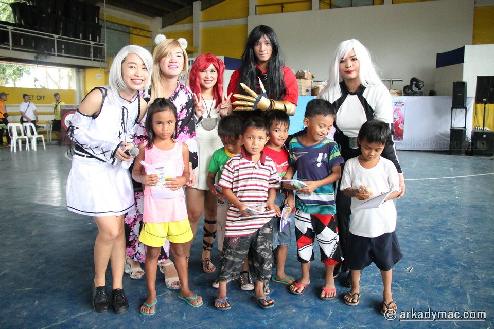 cosplayer-bring-early-christmas-to-mangyan-children-of-mindoro_0060